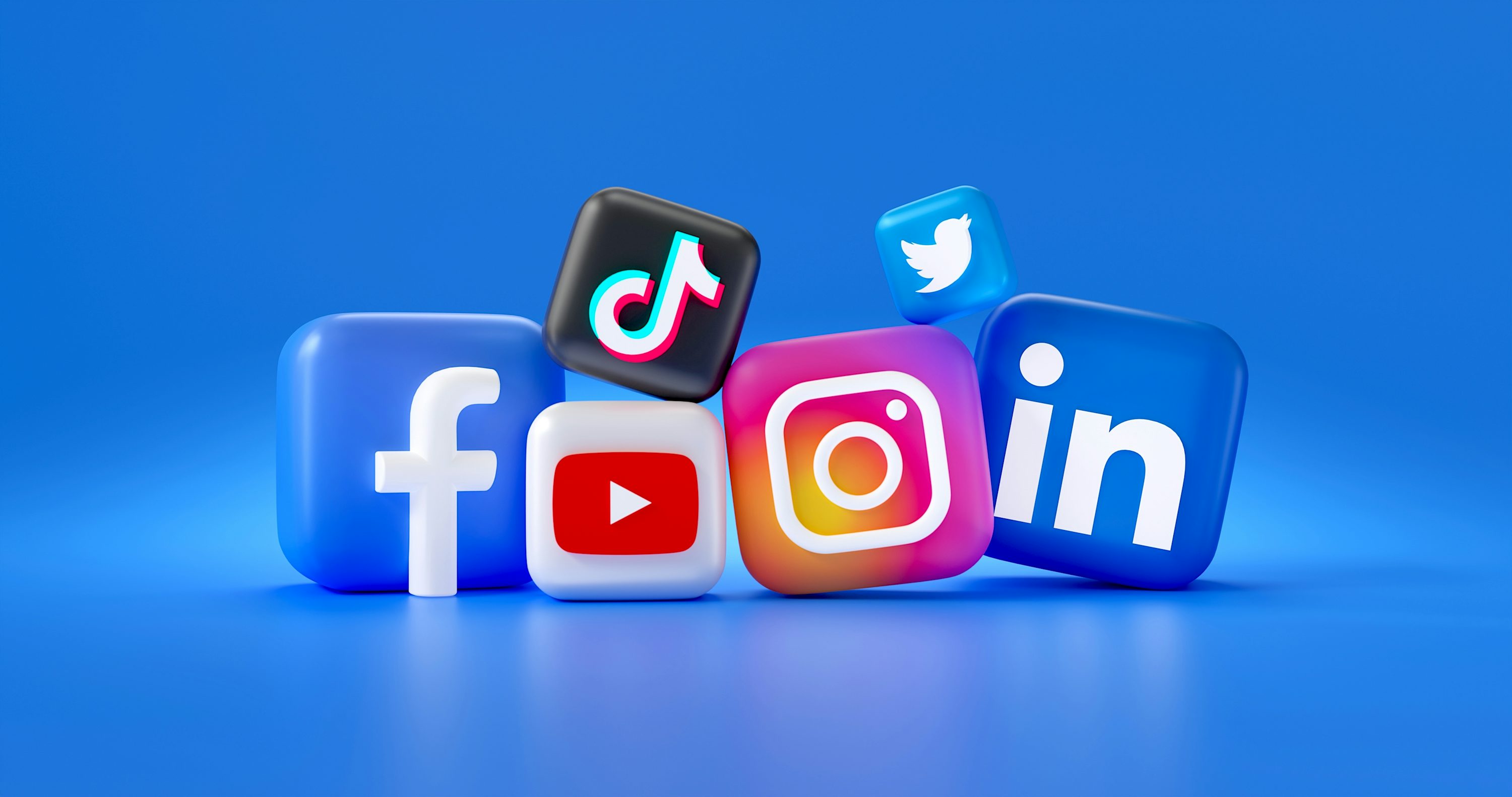 Strategic social media promotion for newsletter growth